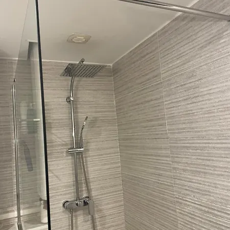 Climatisé Avec Balcon Proche Champs-élysées