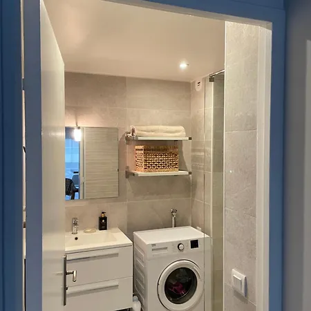 Appartement Climatise Avec Balcon Proche Champs-elysees