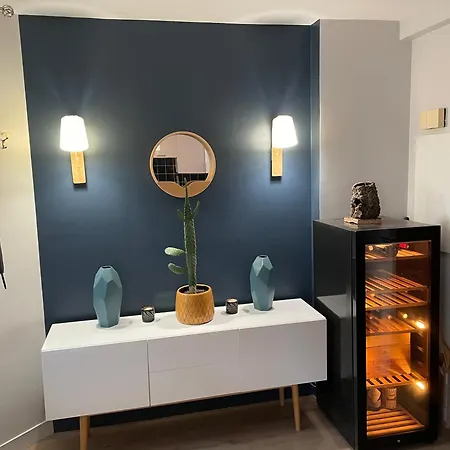 Climatise Avec Balcon Proche Champs-elysees Appartement Courbevoie
