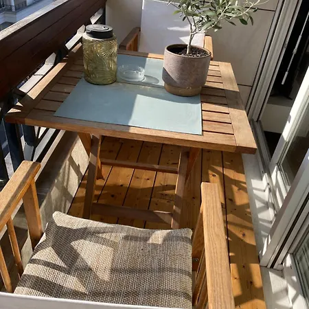 Appartement Climatise Avec Balcon Proche Champs-elysees Courbevoie